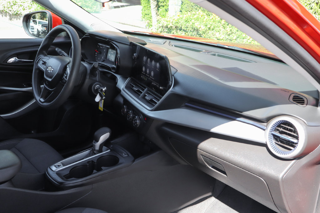 Used 2024 Chevrolet Trax LS w/ LS Convenience Package FWD image 42