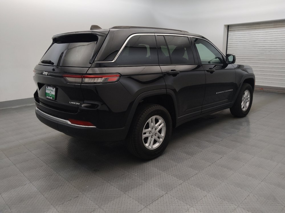 Used 2024 Jeep Grand Cherokee Laredo RWD image 9