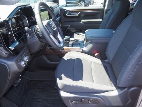 New 2025 GMC Sierra 1500 Elevation image 6