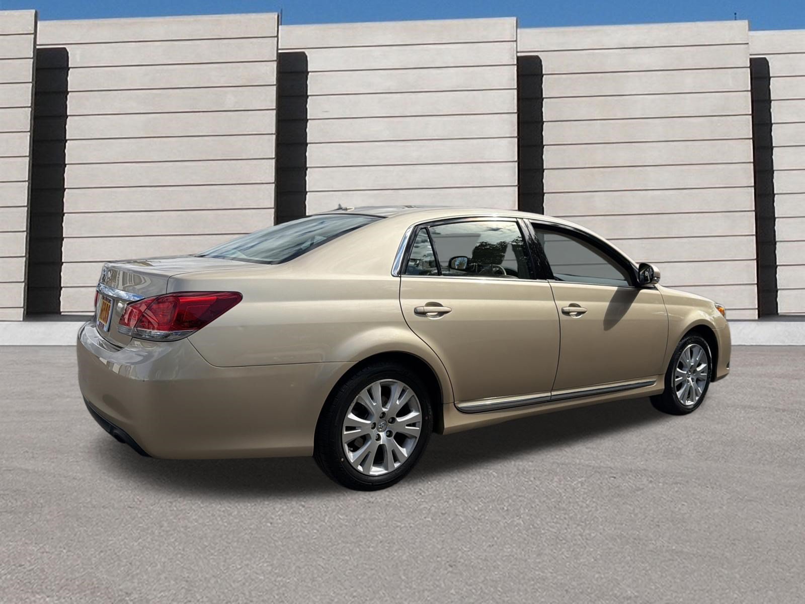 Used 2012 Toyota Avalon FWD image 4