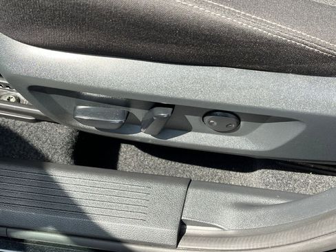 Used 2025 Nissan Rogue SV FWD image 22