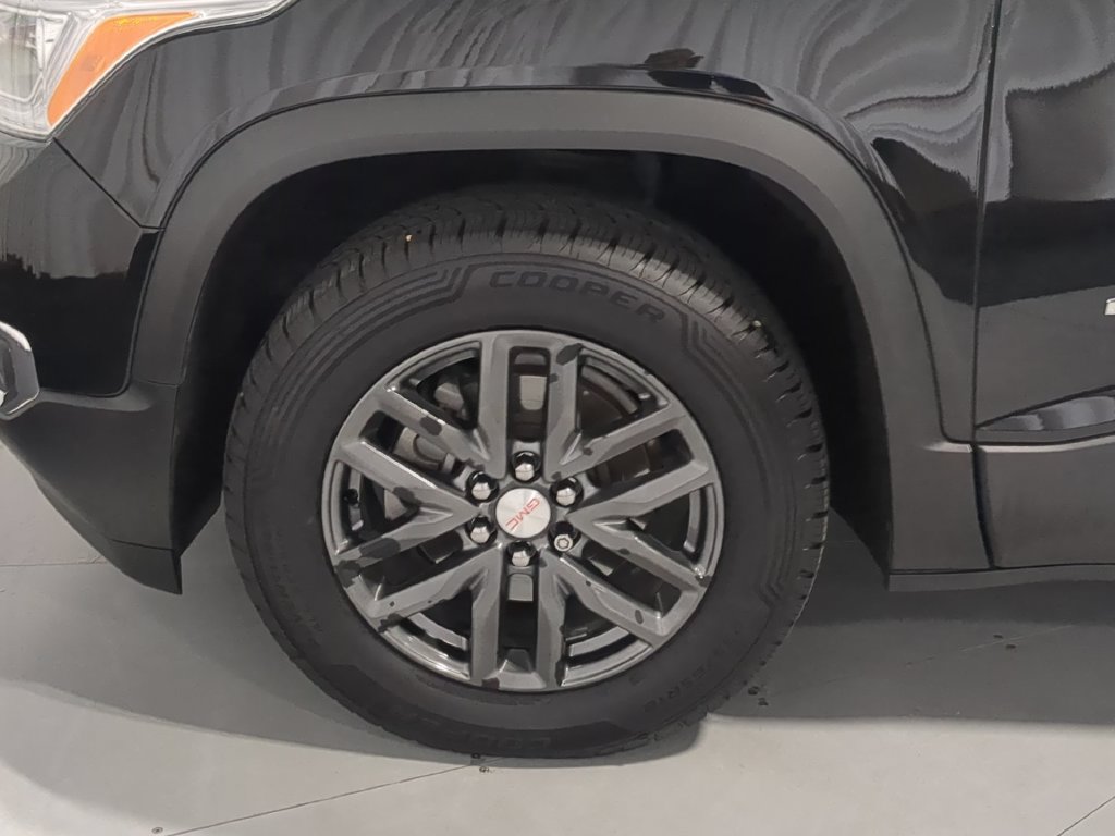 Used 2018 GMC Acadia SLT FWD image 17