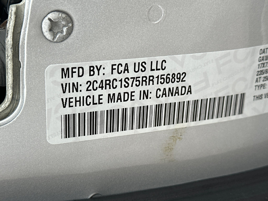 Used 2024 Chrysler Pacifica Limited FWD image 32
