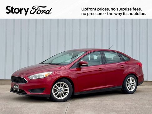 Used 2016 Ford Focus SE FWD image 1