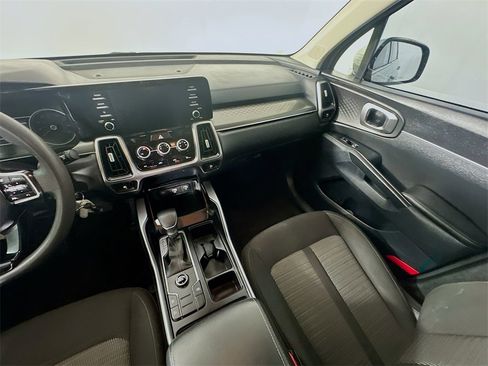 Used 2022 Kia Sorento LX image 11