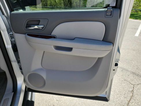 Used 2013 Chevrolet Avalanche LTZ image 34