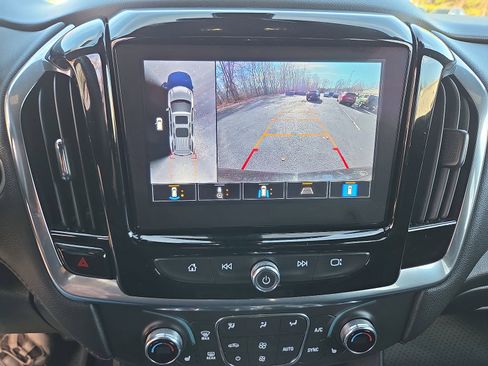 Used 2023 Chevrolet Traverse RS image 29
