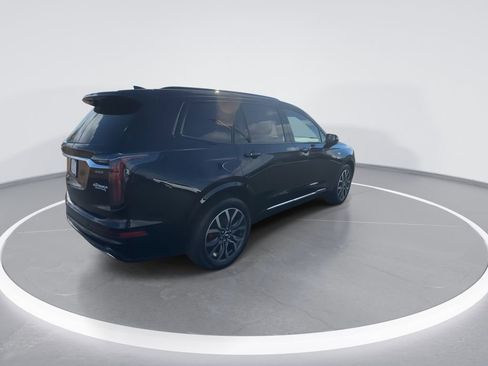 Used 2023 Cadillac XT6 Sport w/ Technology Package image 8