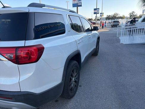 Used 2017 GMC Acadia SLT image 3