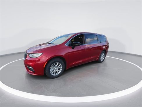 New 2026 Chrysler Pacifica Select image 4