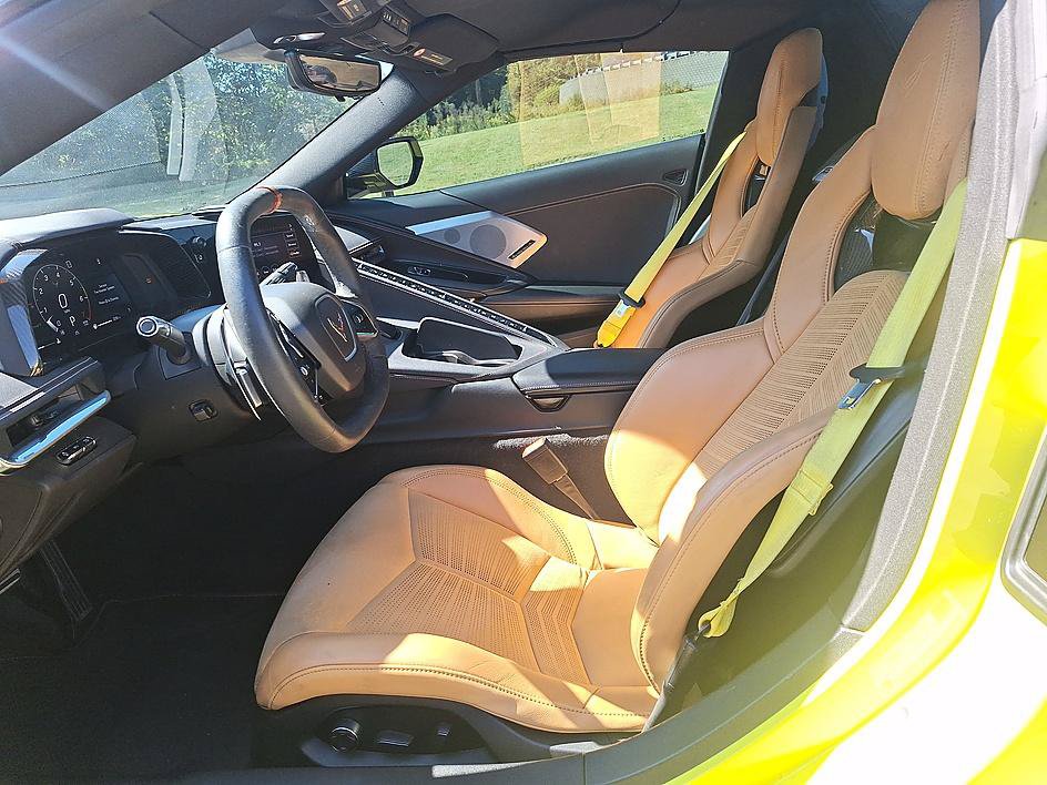 Used 2020 Chevrolet Corvette Stingray Preferred Conv w/ 2LT Preferred Equipment Group RWD image 18