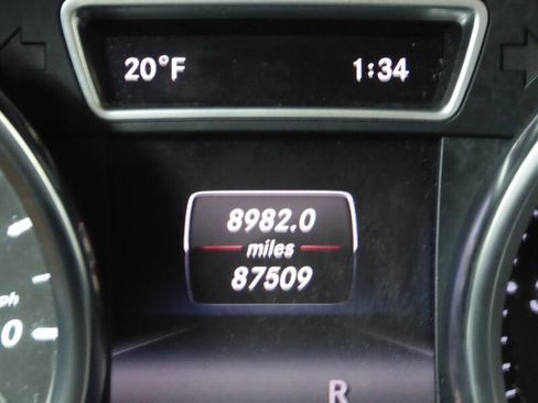 Used 2014 Mercedes-Benz GL 550 GL 550 4MATIC w/ Driver Assistance Package image 12