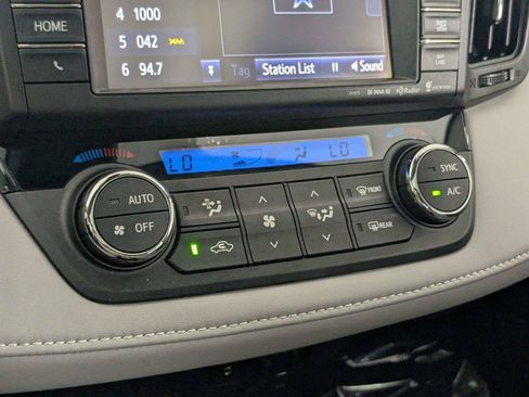 Used 2018 Toyota RAV4 XLE FWD image 25