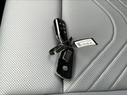 New 2025 Volkswagen Tiguan SE AWD/4WD image 29