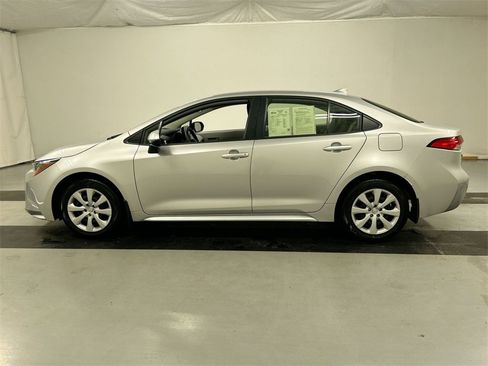 Used 2024 Toyota Corolla LE image 7