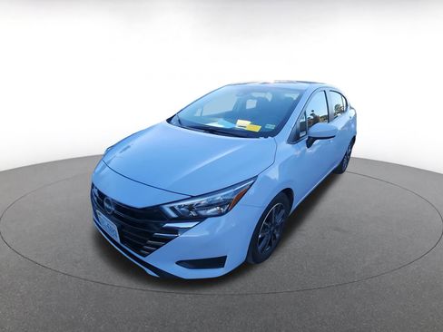 Used 2025 Nissan Versa SV image 3