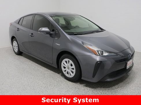 Used 2020 Toyota Prius L Eco image 4