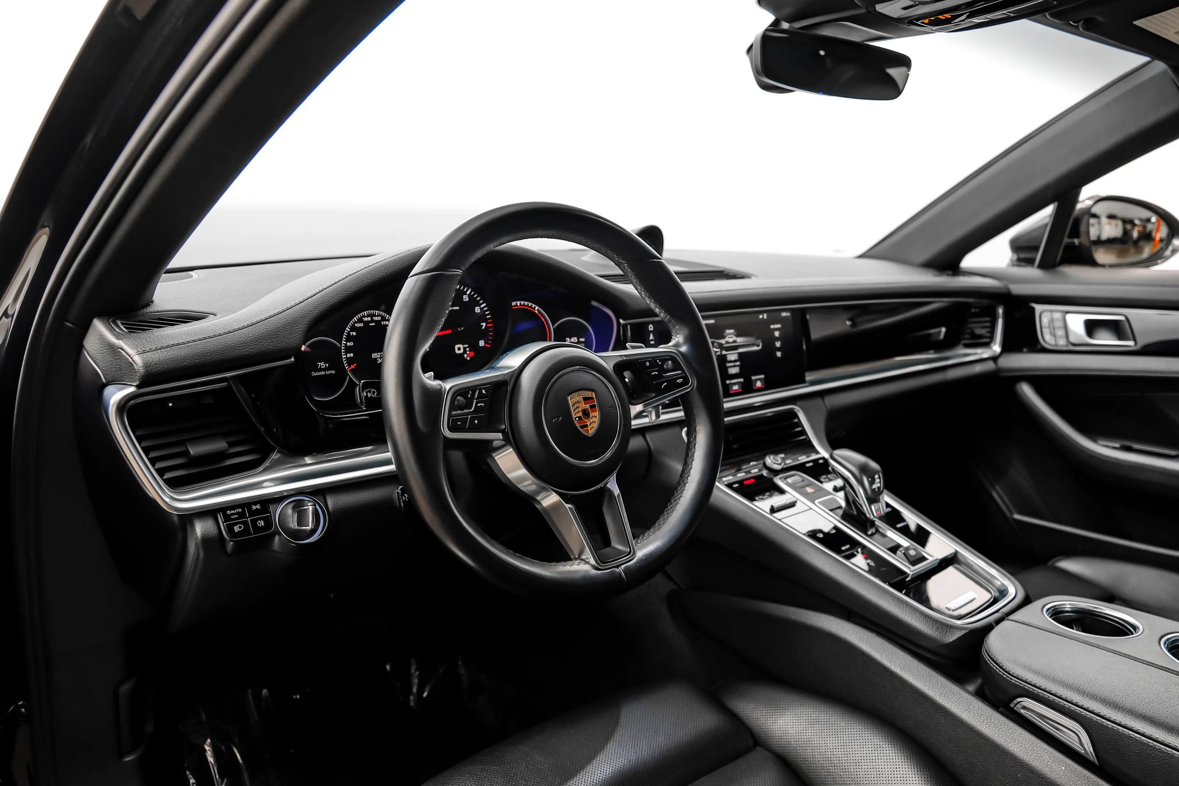 Used 2018 Porsche Panamera image 12