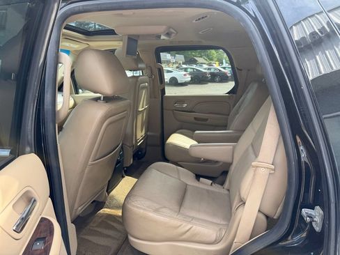 Used 2010 Cadillac Escalade Premium AWD/4WD image 10