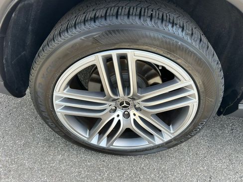 Used 2022 Mercedes-Benz GLS 450 4MATIC image 11