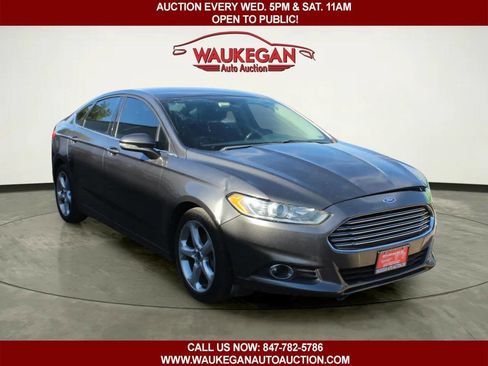 Used 2016 Ford Fusion SE w/ Equipment Group 201A FWD image 2