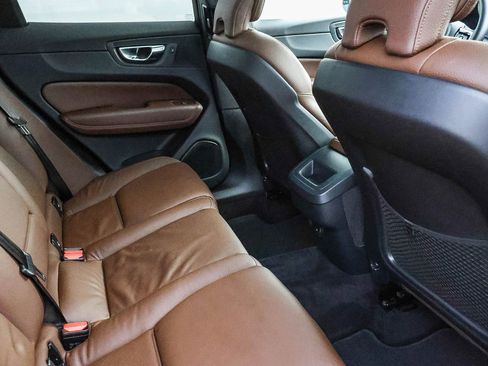 Used 2023 Volvo XC60 B5 Plus image 21