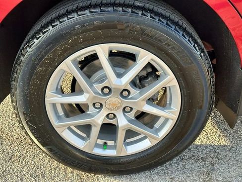 Used 2023 Chevrolet Equinox LT image 7