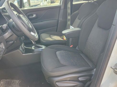 Used 2023 Jeep Renegade Latitude image 9