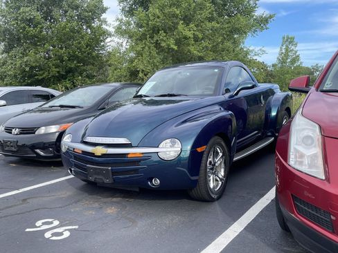 Used 2005 Chevrolet SSR w/ Preferred Equipment Group RWD image 1