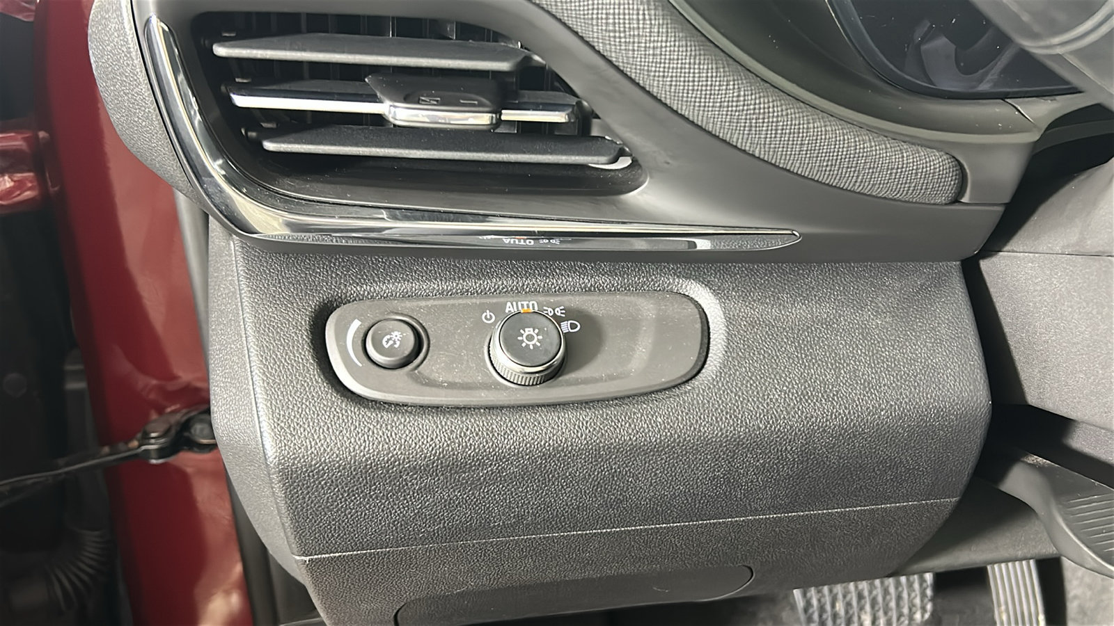 Used 2025 Buick Envista Preferred FWD image 23