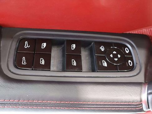 Used 2019 Porsche Cayenne image 35