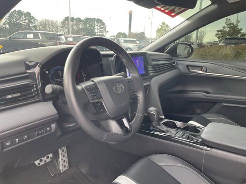 Used 2025 Toyota Camry SE image 9
