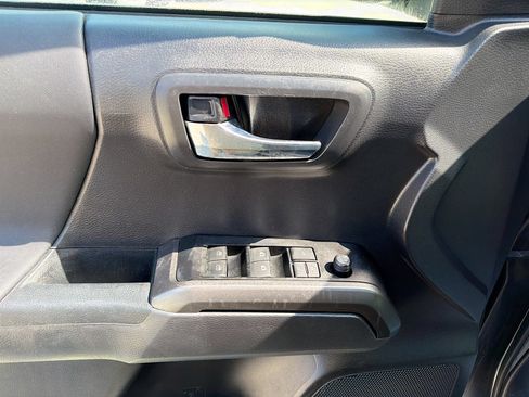 Used 2022 Toyota Tacoma TRD Sport w/ Technology Package RWD image 21
