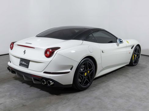Certified 2016 Ferrari California T image 18
