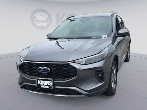 Used 2023 Ford Escape ST-Line Select w/ Tech Pack #2 AWD/4WD image 5