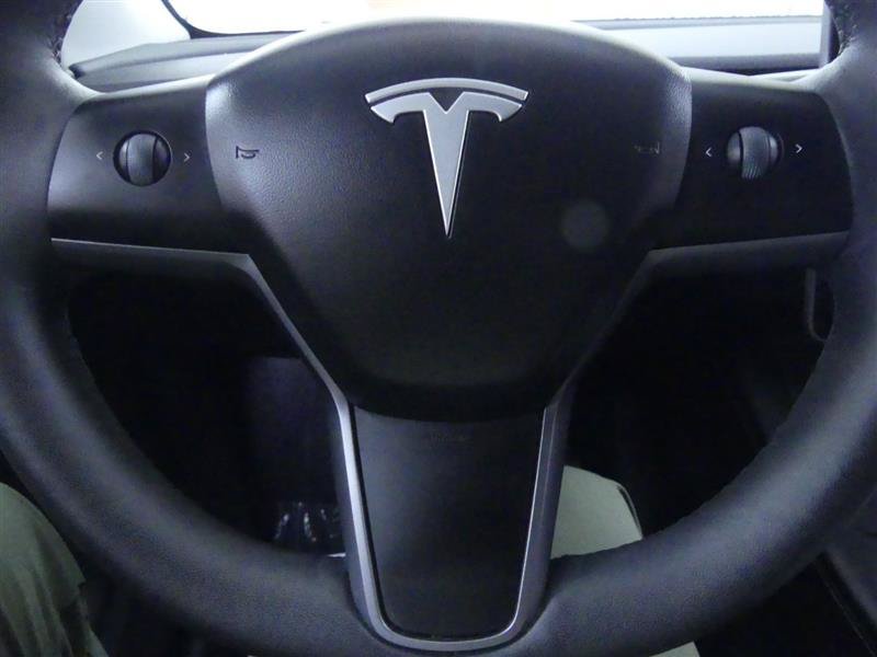 Used 2024 Tesla Model Y Long Range AWD/4WD image 16