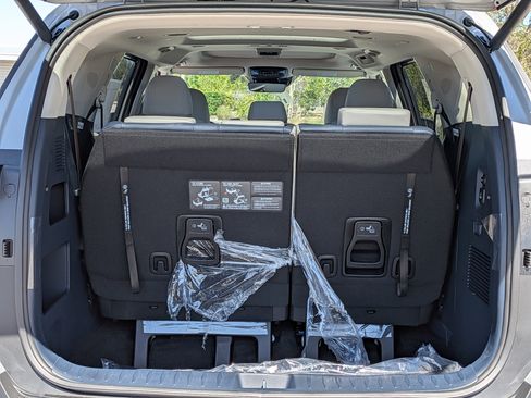 New 2026 Kia Carnival SX image 13