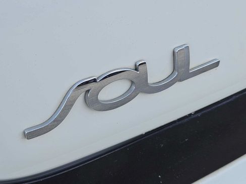 Used 2018 Kia Soul FWD image 11