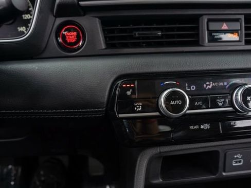 Used 2025 Honda Pilot Touring image 21