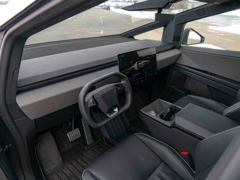 Used 2024 Tesla Cybertruck AWD Crew Cab image 33