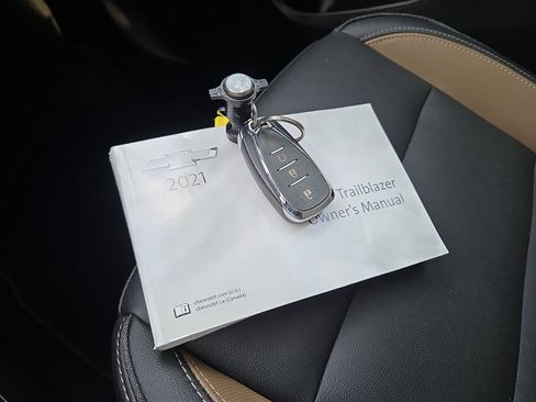 Used 2021 Chevrolet TrailBlazer ACTIV w/ Technology Package image 37