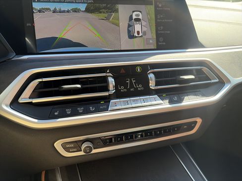 Used 2022 BMW X7 xDrive40i w/ Premium Package AWD/4WD image 60
