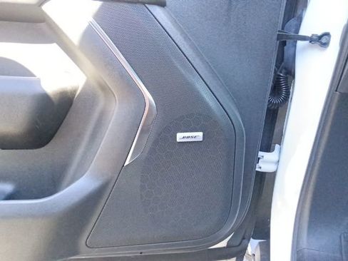 Used 2024 GMC Yukon XL SLT image 13