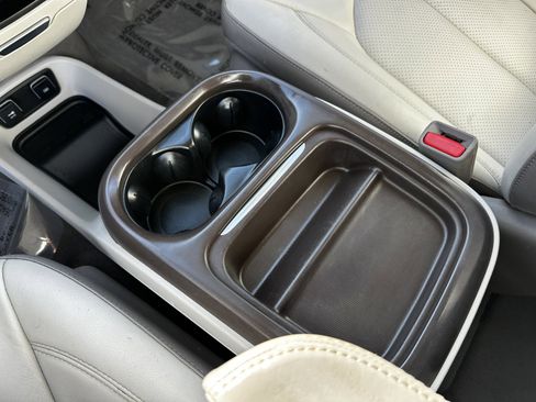 Used 2018 Chrysler Pacifica Touring-L image 34