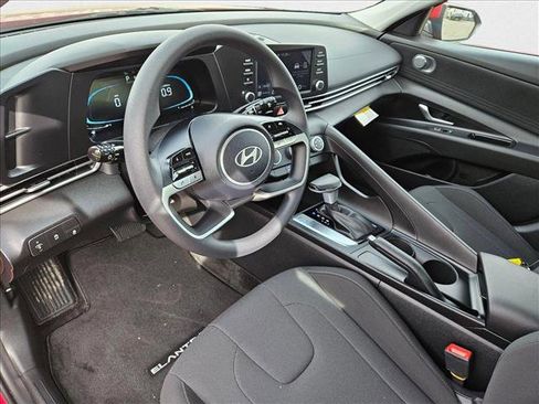 New 2025 Hyundai Elantra SE FWD image 3