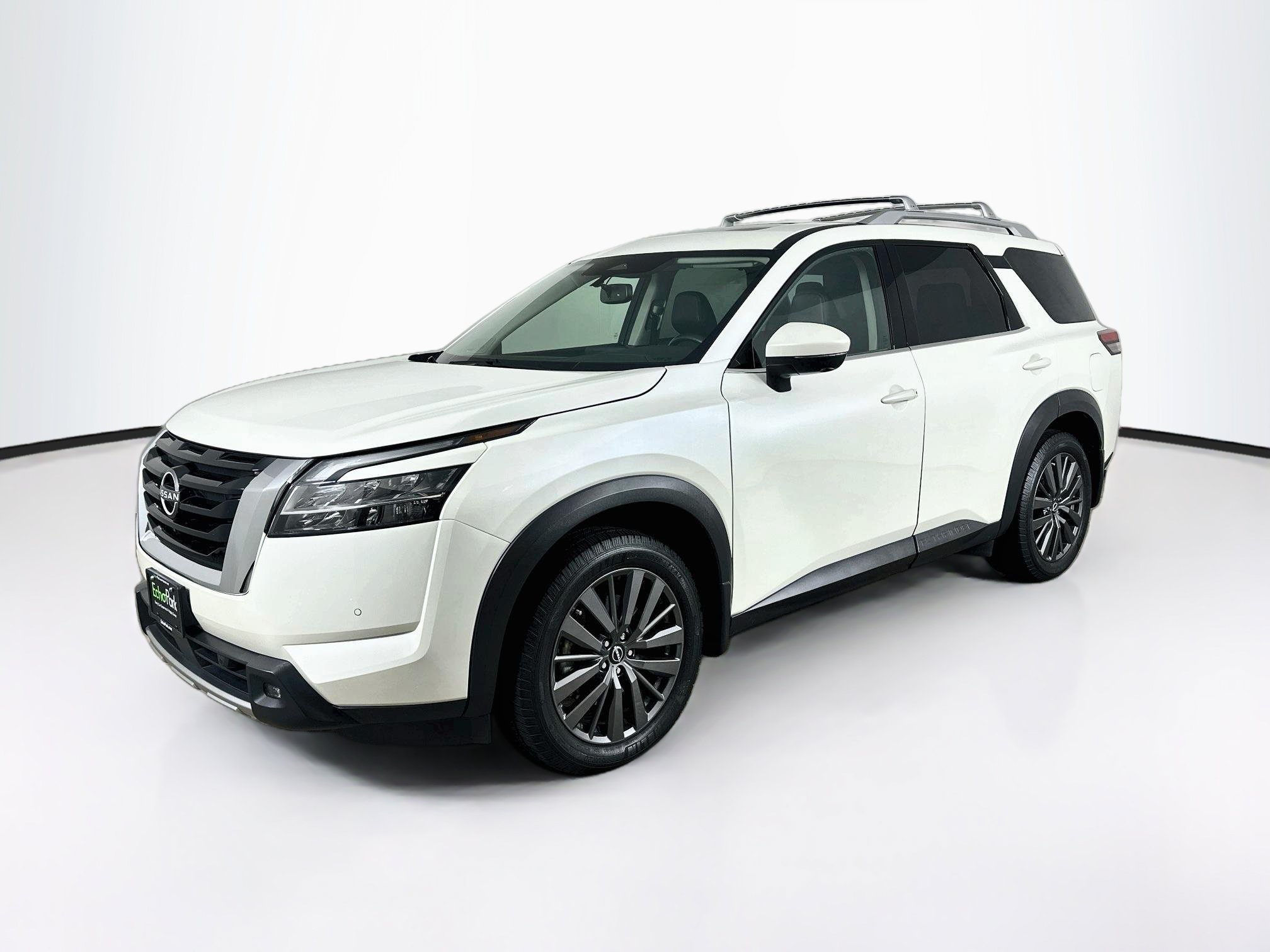 Used 2022 Nissan Pathfinder SL w/ SL Premium Package FWD image 3