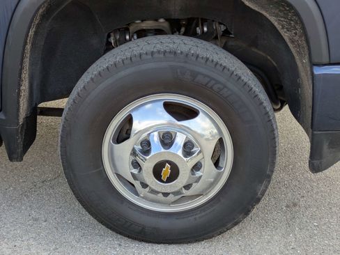 Used 2023 Chevrolet Silverado 3500 High Country image 11