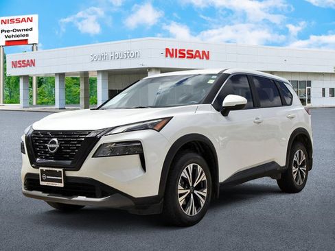 Used 2023 Nissan Rogue SV image 2