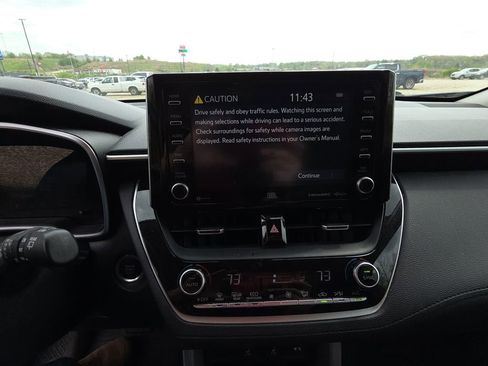 Used 2022 Toyota Corolla Cross XLE w/ Convenience Package image 10