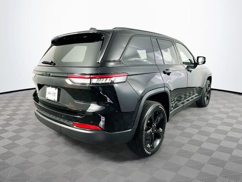 Certified 2024 Jeep Grand Cherokee Altitude AWD/4WD image 12